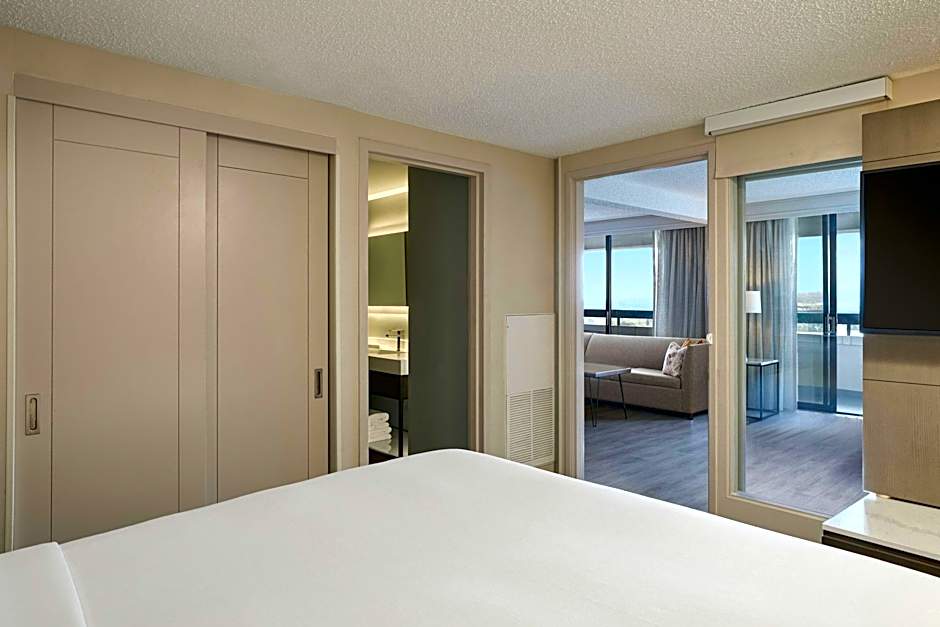 Photo 1 of 7 of 1 Bedroom 1 King Bed with Sofabed Suite, Balcony, High Floor