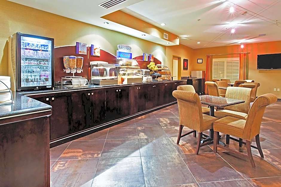 Holiday Inn Express Hotel & Suites Dallas South - DeSoto By IHG