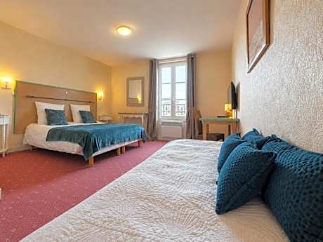 Triple Room with City View