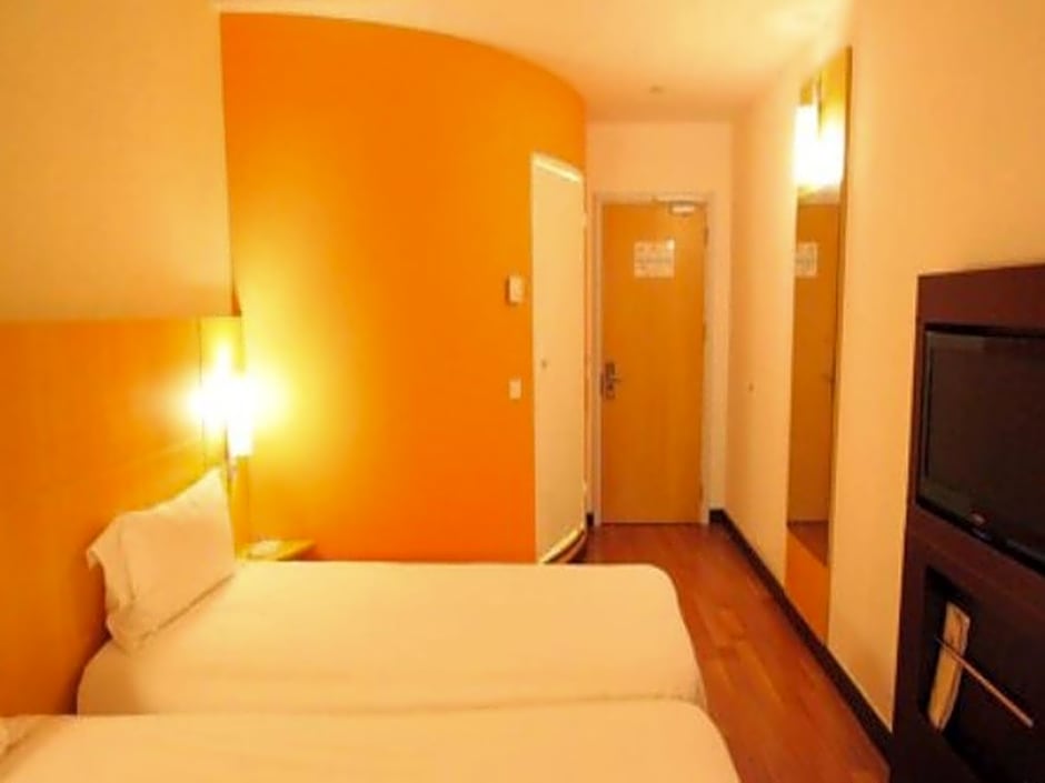 Ibis Ningbo Qian Hu Hotel
