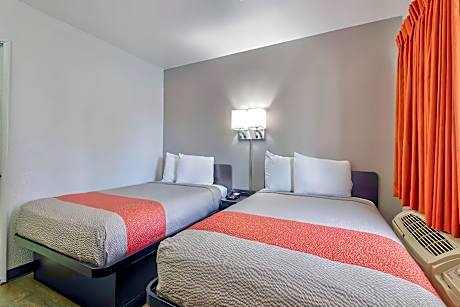 2 Full Beds |