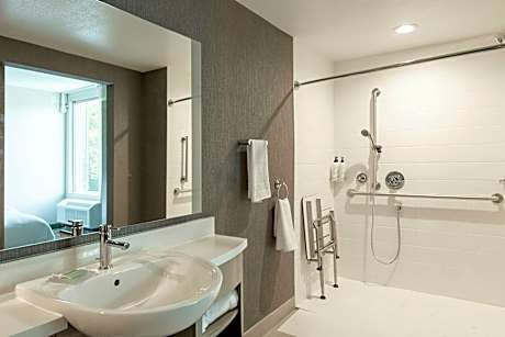 Queen Suite with Two Queen Beds, Roll-In Shower and Trundle Sofa - Mobility Access/Hearing Accessible
