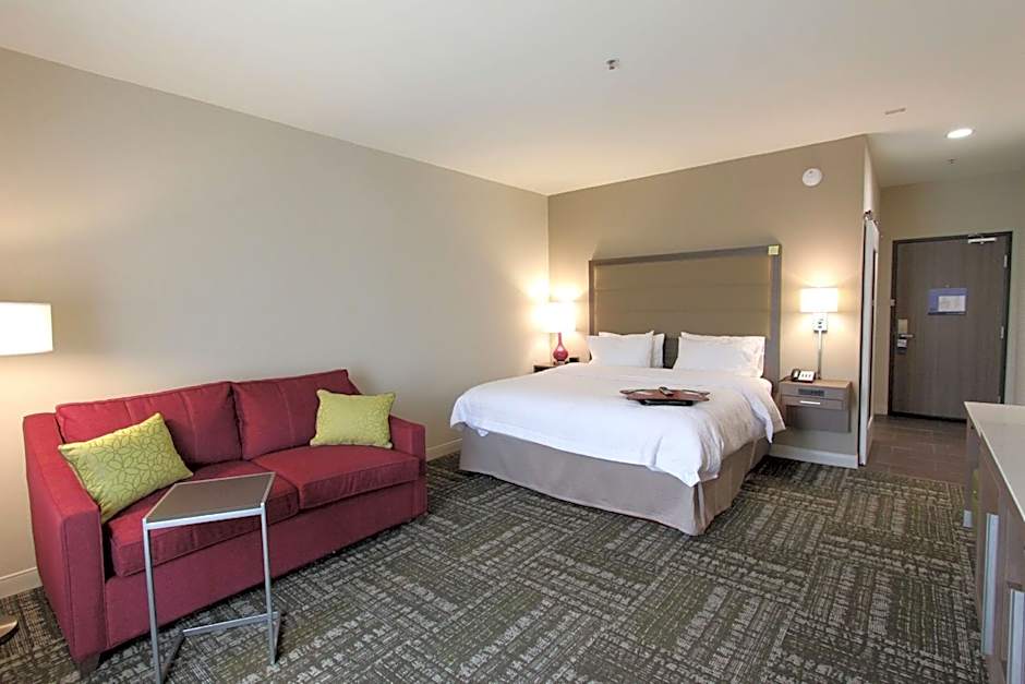 Hampton Inn By Hilton & Suites Dallas Market Center