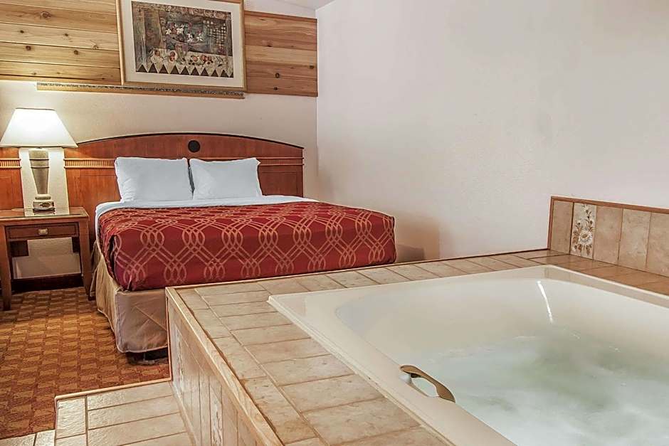 Econo Lodge Inn & Suites Madras