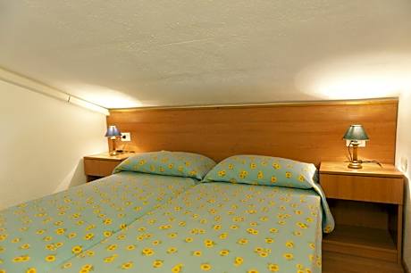 One-Bedroom Bungalow (4 Adults)