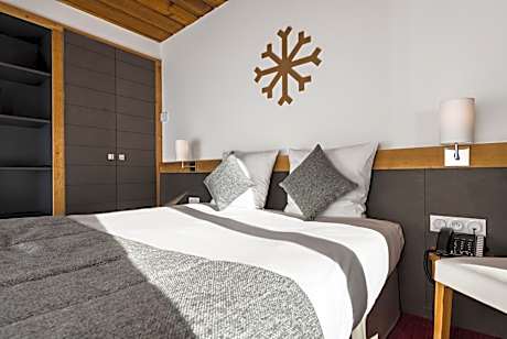 Double Room with Ski Slopes View and Terrace