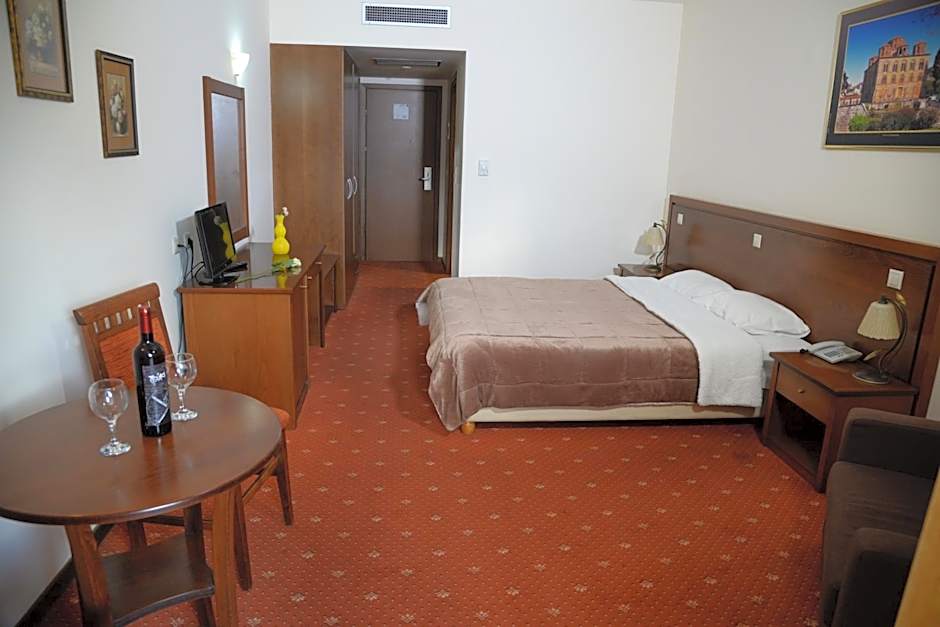 Zdjęcie 1 z 9 — 1 Double Bed or 2 Beds