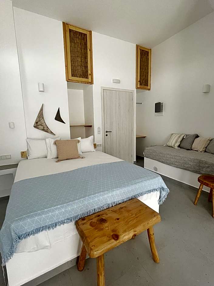 Kirki Rooms by the sea