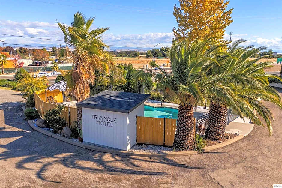 Triangle Motel