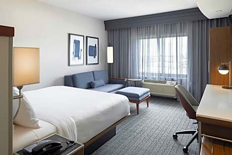 King Room with Sofa Bed and Adapted Tub - Mobility Accessible