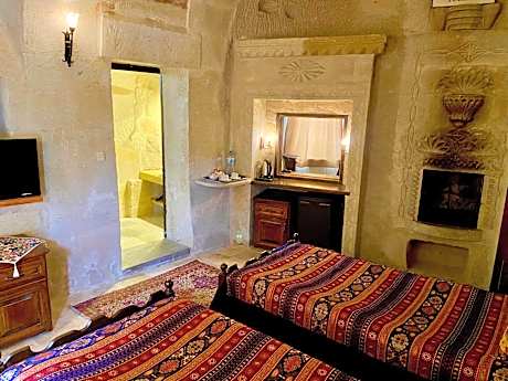 Superior Cave Twin Room