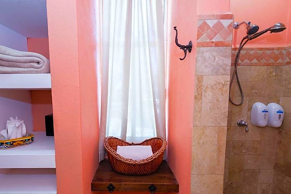 El Encanto Inn & Suites