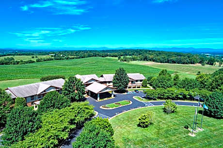 Round Hill Inn