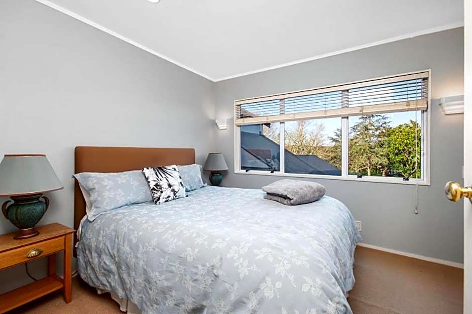 Maxwell's Guest House and Tiny Home