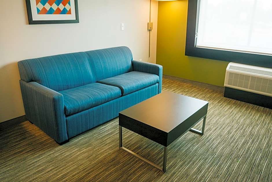 Holiday Inn Express and Suites Birmingham - Homewood By IHG