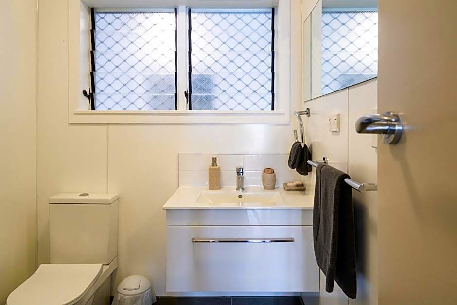 Hananui Lodge and Apartments