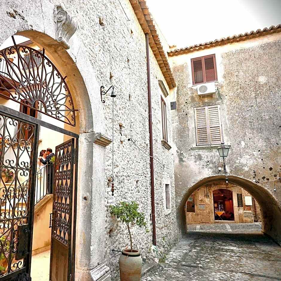 Palazzo Candida B&B