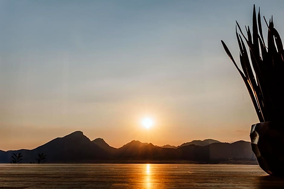 FAVAI HILLS your secret hideaway