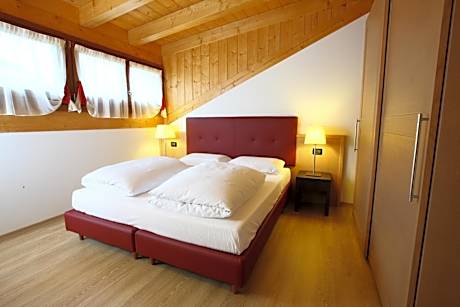 Apartment with Mountain View