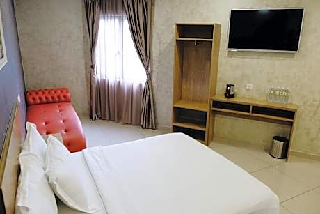 Deluxe Queen Room