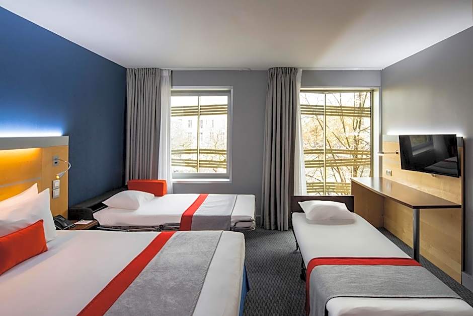 Holiday Inn Express Paris-Canal De La Villette By IHG