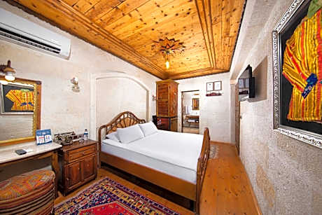 Double Room with Balcony (2 Adults + 1 Child)