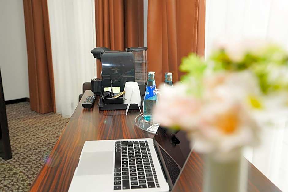 The Atrium Hotel
