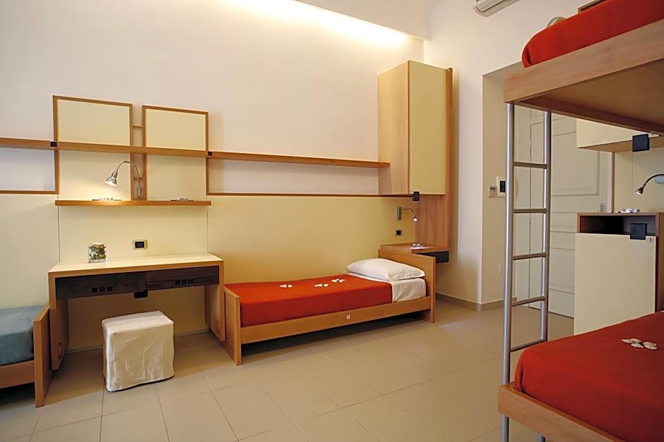 Seven Hostel & Rooms
