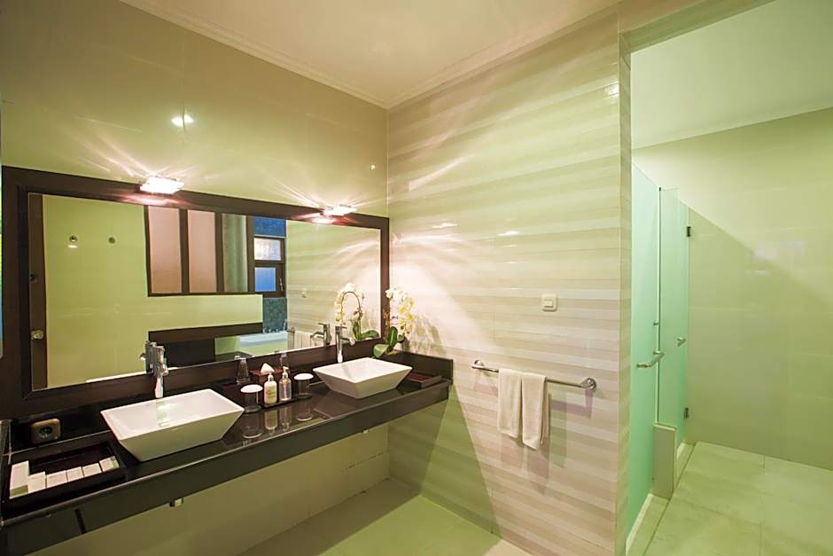 Flamingo Dewata Suite