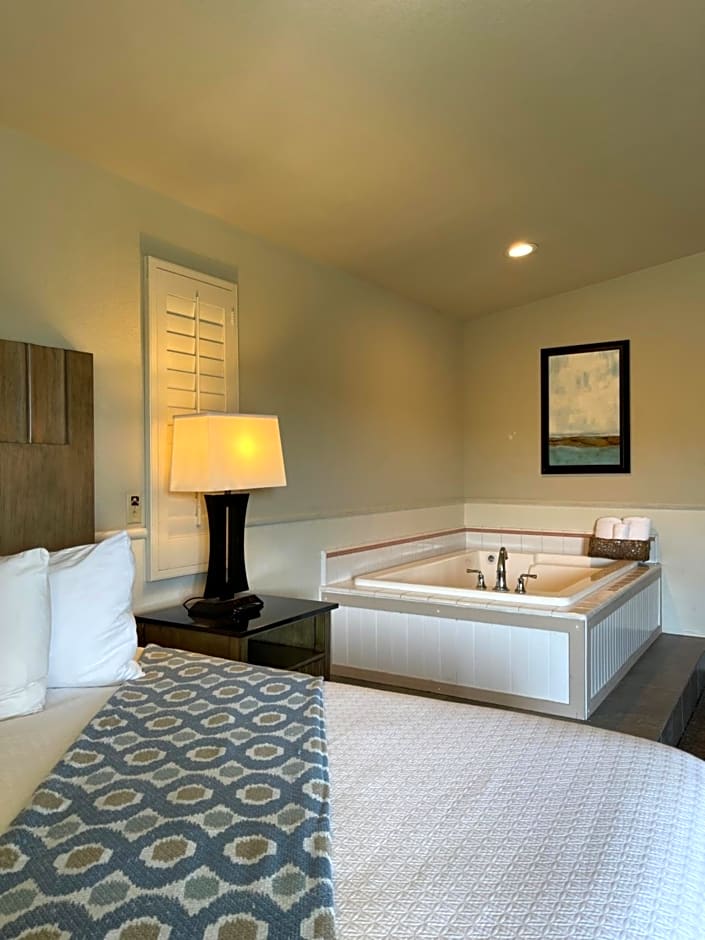 Cambria Landing Inn and Suites
