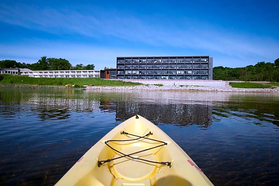 Terrace Bay Hotel - Lakefront