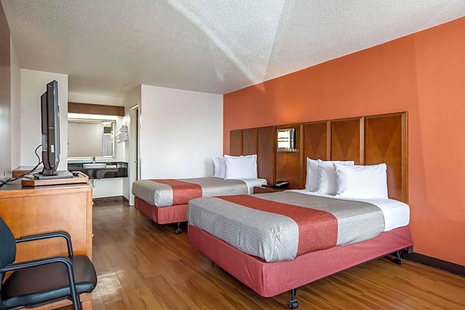 Motel 6-Van Buren, AR I- 40