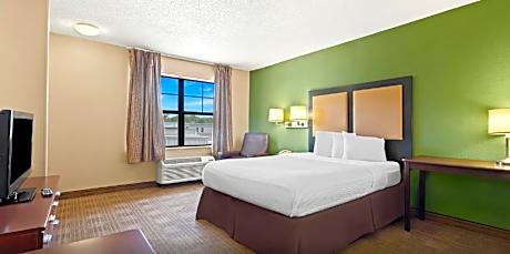 1 Queen Bed Efficiency Nonsmoking Accessible