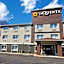 La Quinta Inn & Suites by Wyndham Indianapolis North At Pyramids