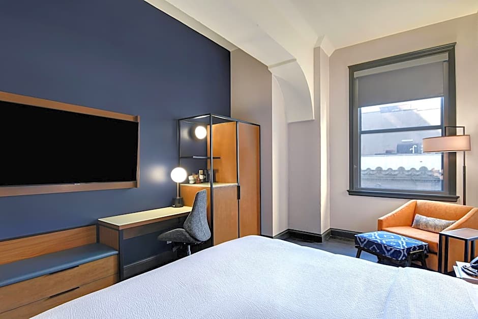 Photo 1 of 8 of 1 King Bed, Hearing Accessible