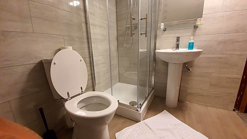 Little Foxes Hotel & Gatwick Airport Parking