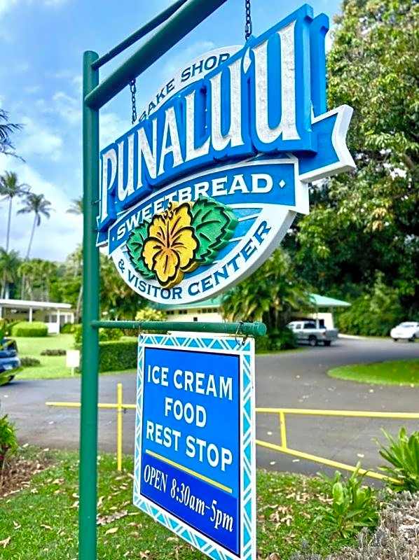 Beachfront 1 Bedroom Condo with Private Beach, Pool, Hot Tub