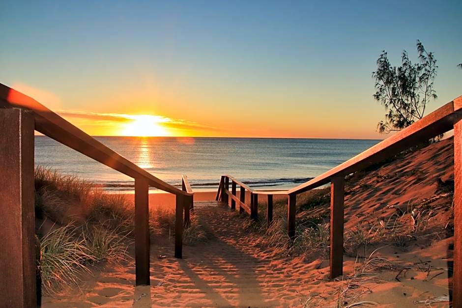 Loka Santi Penthouse 14 - Luxury Beachfront Escape with Sea View, Heated Pool, Steps from Main Beach