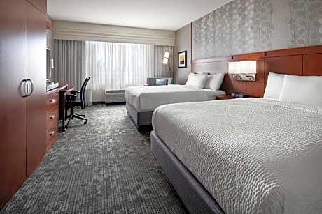 Queen Room with Two Queen Beds - Hearing Accessible