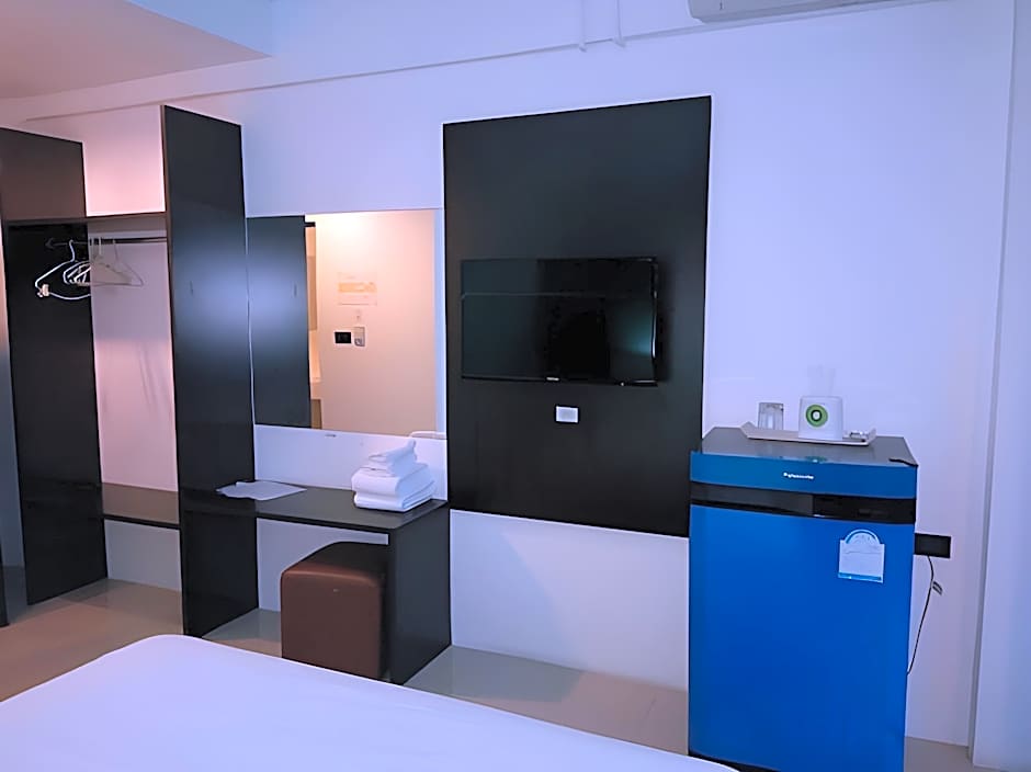 IZEN Budget Hotel & Residences