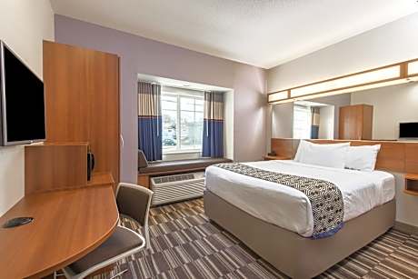 Deluxe Queen Room - Non-Smoking