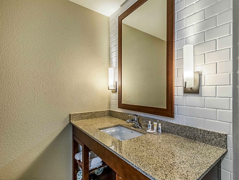 Comfort Suites