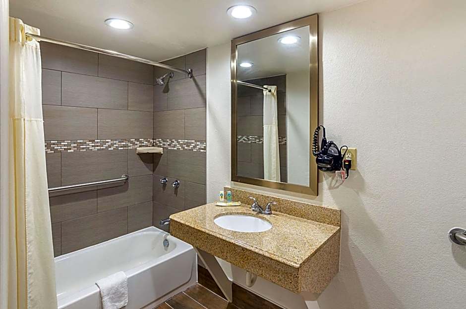 Quality Inn East