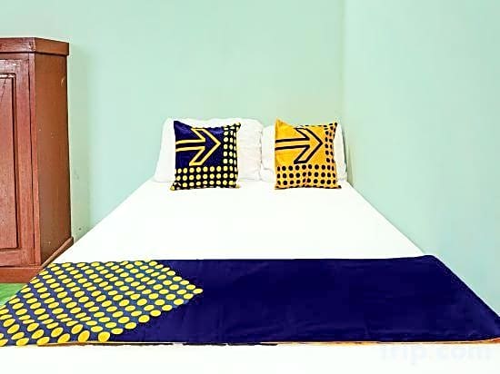 OYO Life 92222 Sahabat Kost Syariah Pacitan