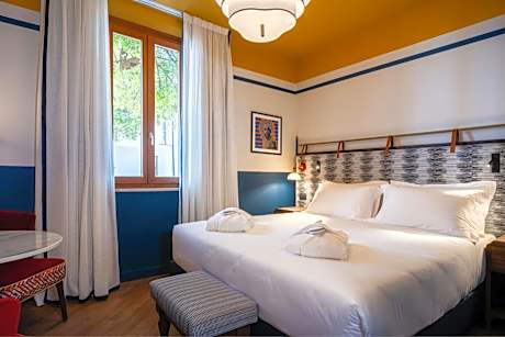 Junior King Suite with Sofa Bed and Garden View - Garden Access