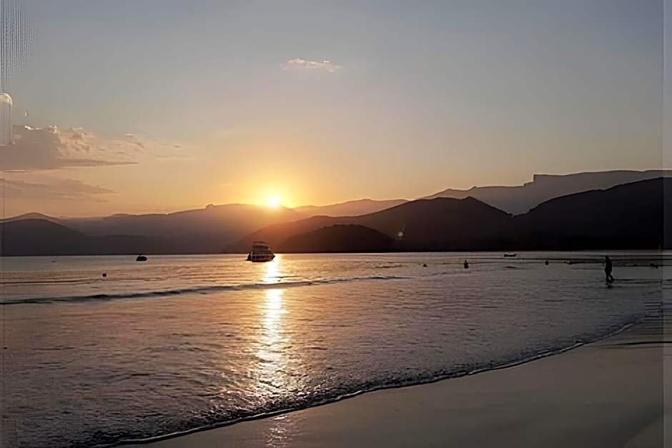 Flat perto de 3 praias com vaga e cozinha completa