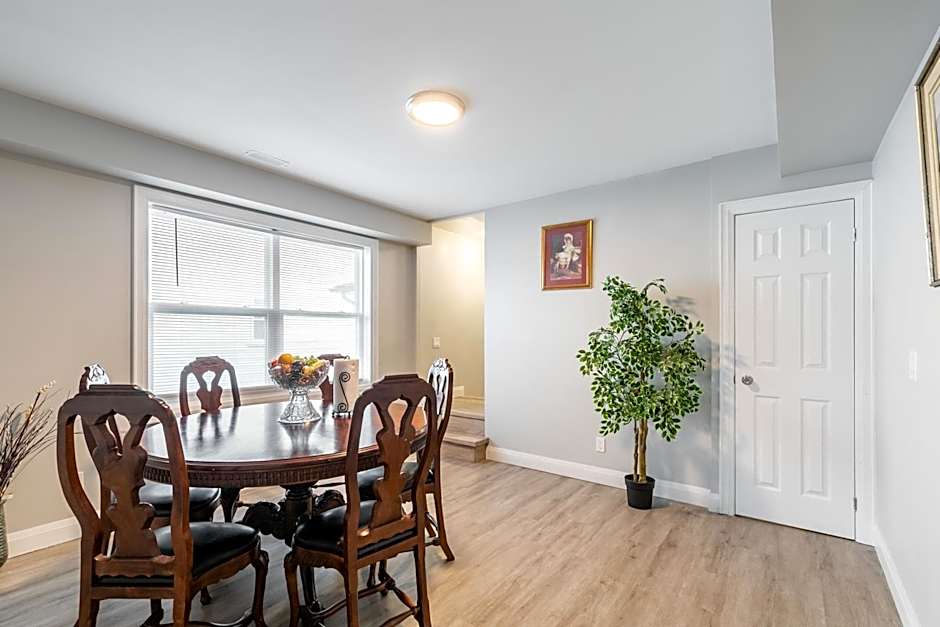 Beautiful renovated home 3 mins drive to Fall