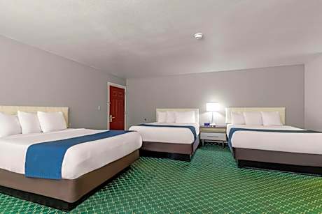Three Queen Beds Family Suite w/ Kitchenettes - Non Smoking