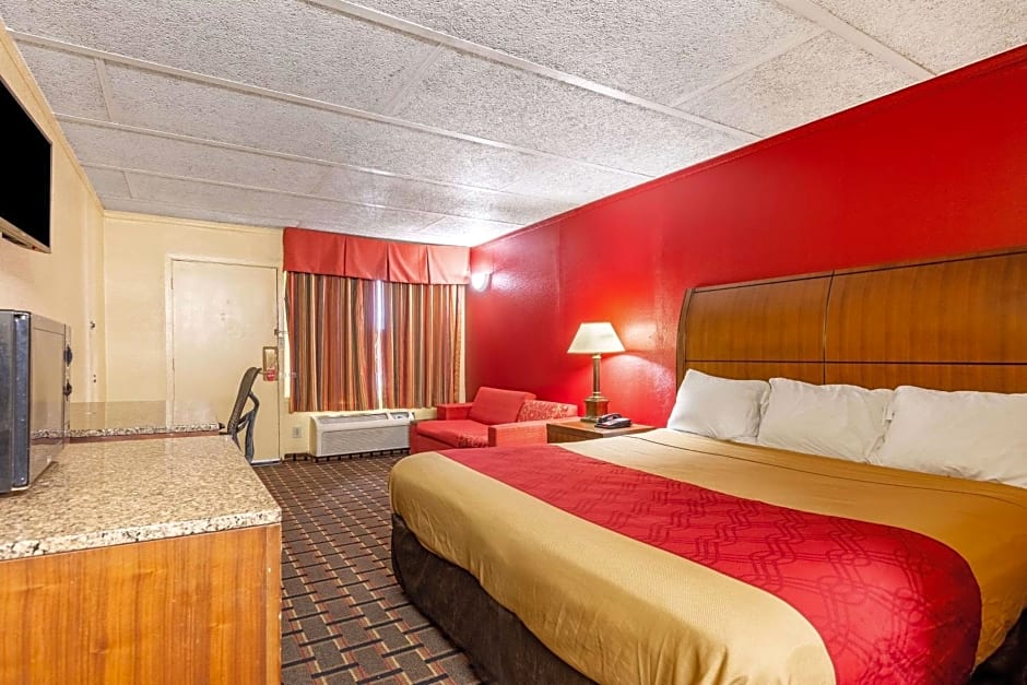 Econo Lodge Airport near Billy Graham Parkway