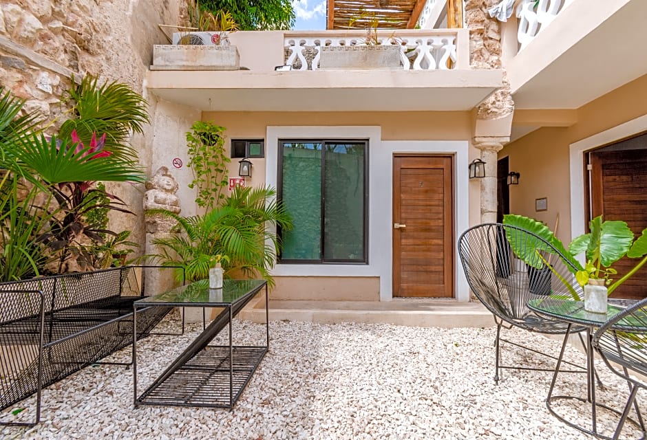 Hotel Colonial Zaci by GuruHotel